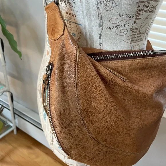 Latico Callie Crossbody - Picture 3 of 9